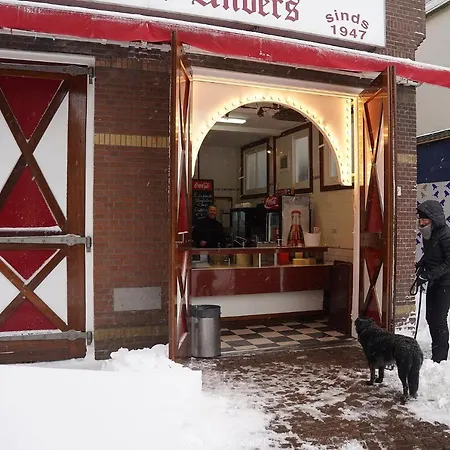 Reumann Apartments: De Schelp