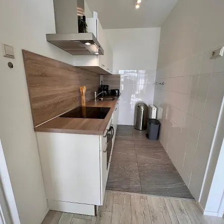 Reumann Apartments: De Schelp *