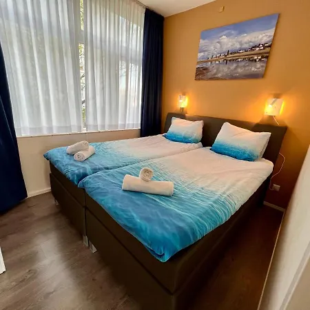 Reumann Apartments: De Schelp