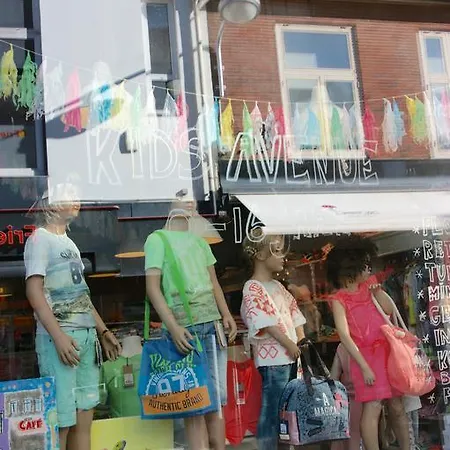 Reumann Apartments: De Schelp