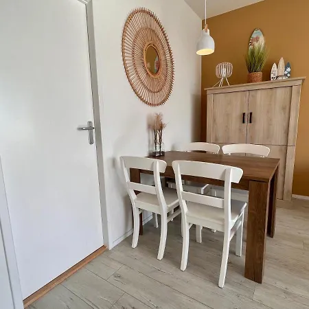 Reumann Apartments: De Schelp